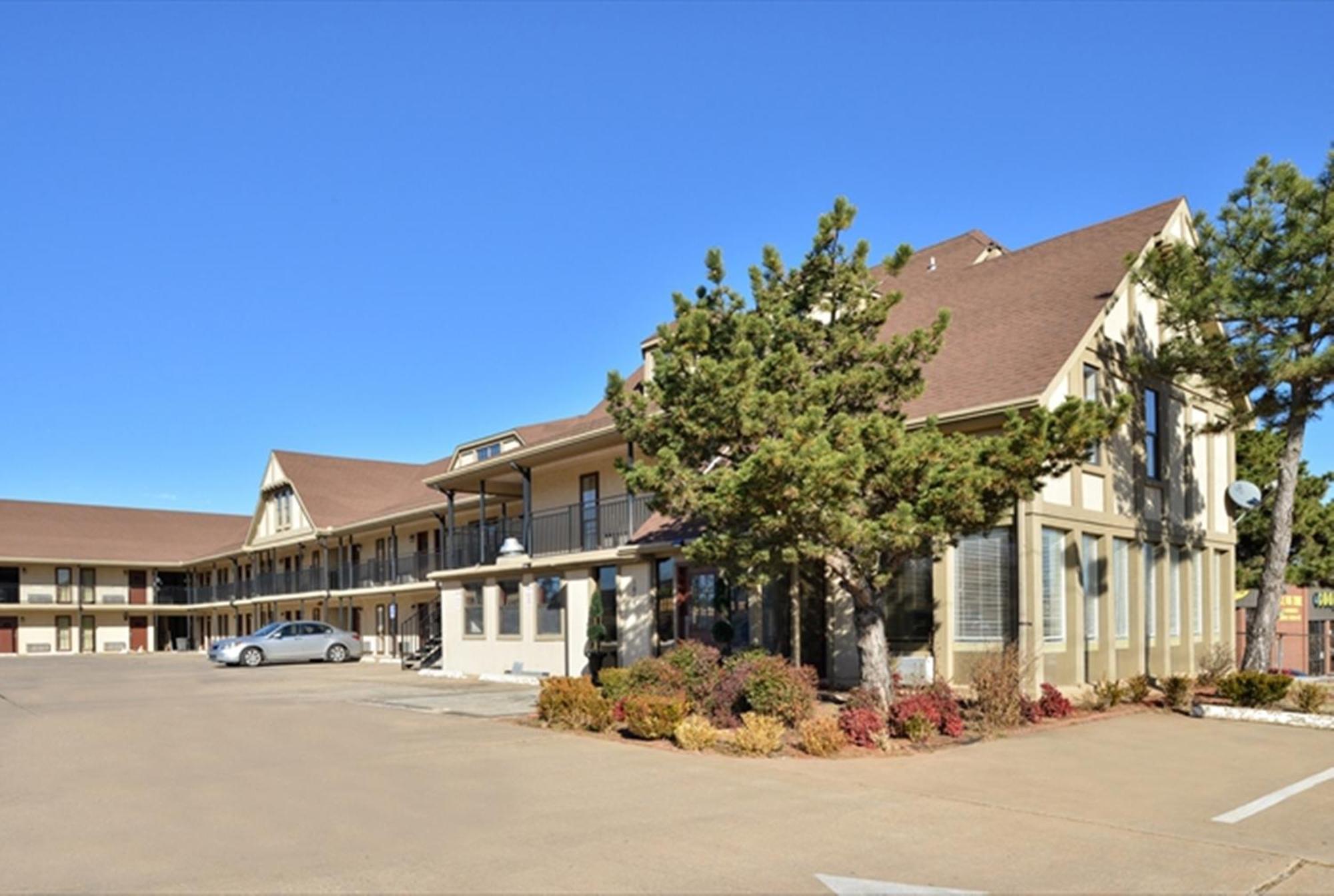 Executive Inn Edmond Buitenkant foto